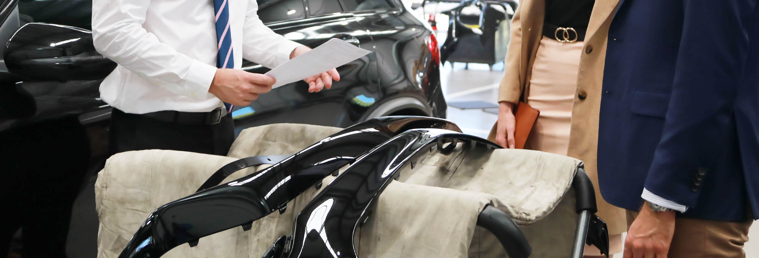parramatta smash repair technician informing customers of psr services blog overview banner